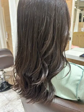 ロング 前田 瞳のヘアスタイル
