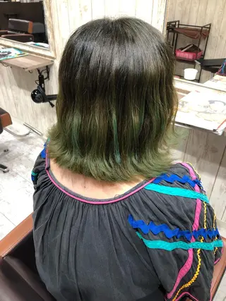 カラー みやもと まなみのヘアスタイル