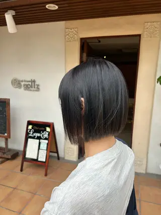 ショート カラー putri 川邉 優花のヘアスタイル