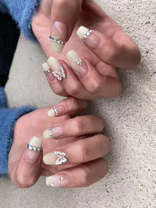 ミディアム ネイル ✴︎ Delightのネイルデザイン