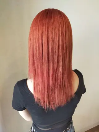 カラー セミロング RU RIのヘアスタイル