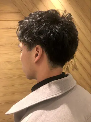 ショート パーマ メンズ 鈴村 大介のヘアスタイル