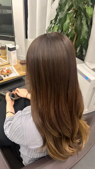 ロング カラー 顔周りレイヤー/ ふわあいりのヘアスタイル