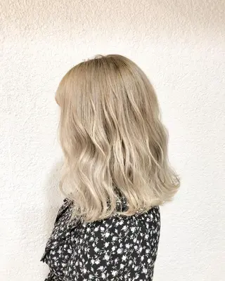 セミロング カラー 髪質改善で 憧れの潤艶美髪にのヘアスタイル