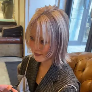 ショート カラー おしゃれハイトーン 💗AKARIのヘアスタイル