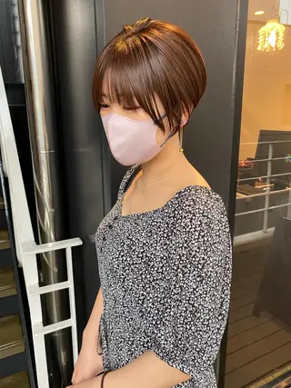 ショート 韓国🇰🇷レイヤー カットオリーブカラーのヘアスタイル