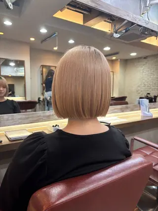ショート レイヤー/ハッシュカ ット/顔周り/フウカのヘアスタイル