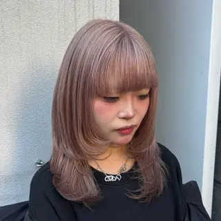 セミロング カラー 🍎ブリーチ/ デザイン🍎リオのヘアスタイル