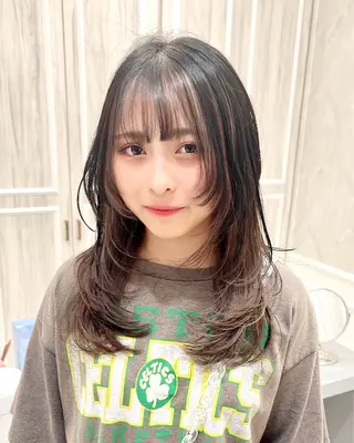 セミロング 大阪ウルフカット 🐺デザインカラーのヘアスタイル