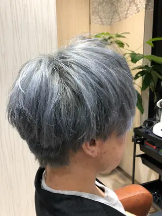 ショート カラー 一戸 拓斗のヘアスタイル