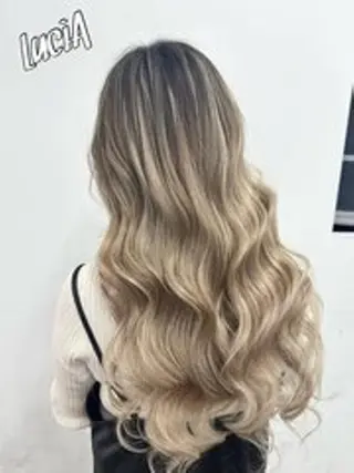 カラー ロング ヘアアレンジ LuciA エクステカラーのヘアスタイル