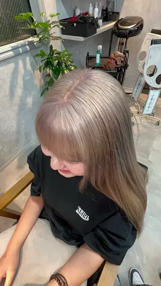 ロング motoトップカラー リスト/ブリーチカラのヘアスタイル