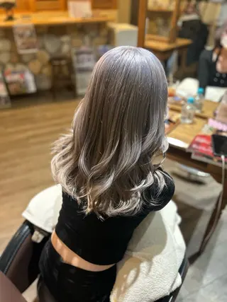 ロング カラー 井上 花音のヘアスタイル