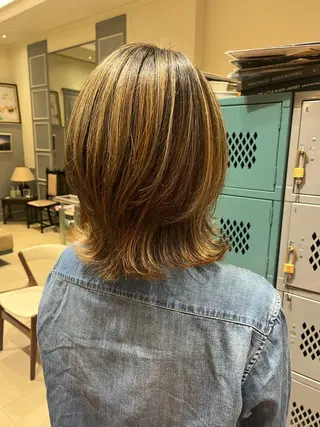 ミディアム 梅本 佳容子のヘアスタイル