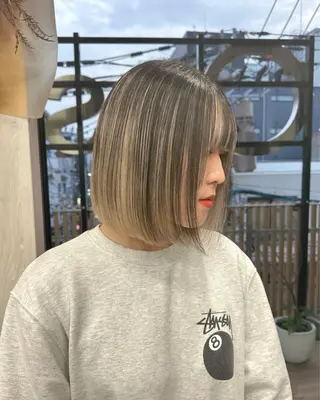 ショート カラー 佃 優音のヘアスタイル