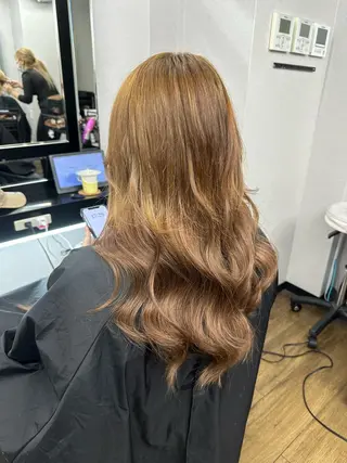 ロング 奥本 侑 髪質改善、ツヤ髪のヘアスタイル