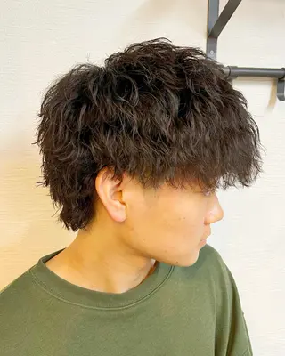 ショート パーマ メンズ 二本木 秀成のヘアスタイル