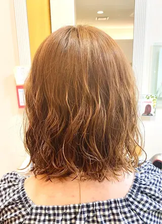 ミディアム パーマ 小野 茉奈美のヘアスタイル
