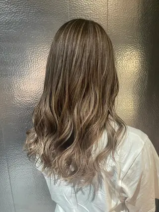 カラー Vale YUSUKEのヘアスタイル