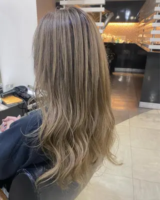 ロング カラー ヘアアレンジ 烏山 達也のヘアスタイル
