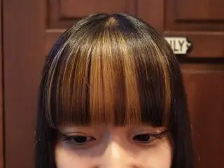 カラー YUURI カットモデルのヘアスタイル