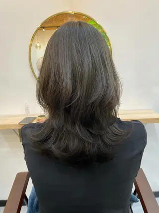 ミディアム カラー 高梨 菜々のヘアスタイル