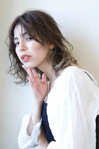 セミロング カラー LOOP hairのヘアスタイル