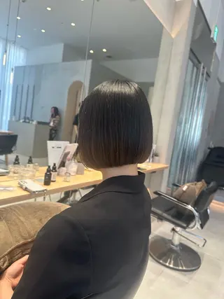 ショート ミオ💎ショート 透ける暗髪のヘアスタイル