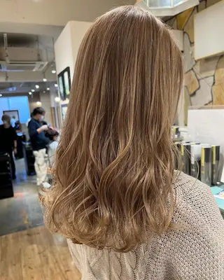 セミロング カラー レイヤー×艶髪特化 マネージャー安藤光司のヘアスタイル