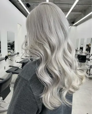 ロング カラー 八代 珠羽のヘアスタイル