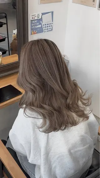 ミディアム まろやかなベージュ 小池春樹のヘアスタイル