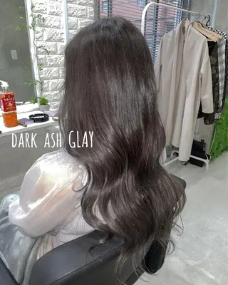 ミディアム カラー にしき さんのヘアスタイル