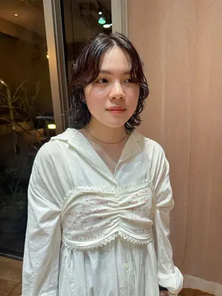 ミディアム パーマ 大橋 芽衣のヘアスタイル