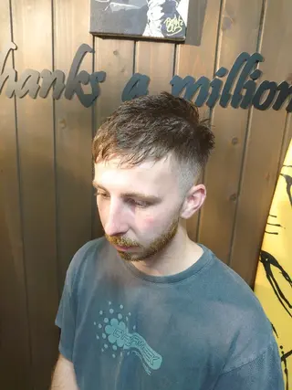 ショート メンズ サンフラット所属・岡林 選のヘアスタイル