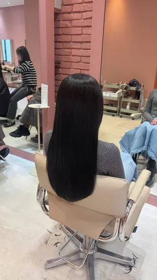 ロング カラー 聖菜/ hina /レイヤー/艶カラーのヘアスタイル