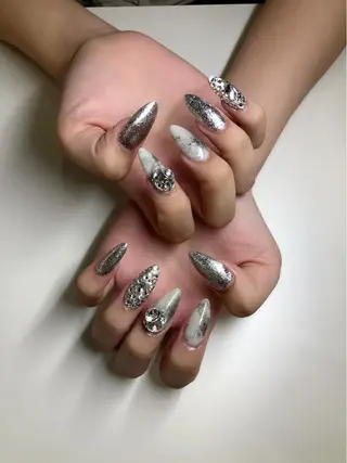 ネイル 伊藤 晴香のネイルデザイン