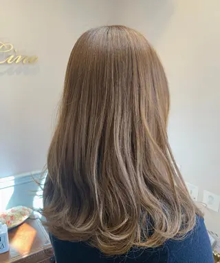 セミロング 鈴木 麻希のヘアスタイル