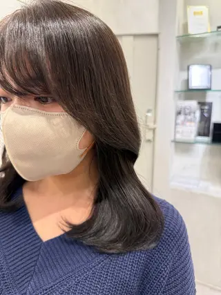 ミディアム カラー 石崎 真維のヘアスタイル