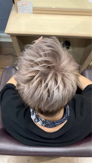 ショート カラー メンズ 山本 梨華のヘアスタイル