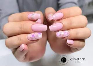 ネイル ネイルルーム チャームのネイルデザイン