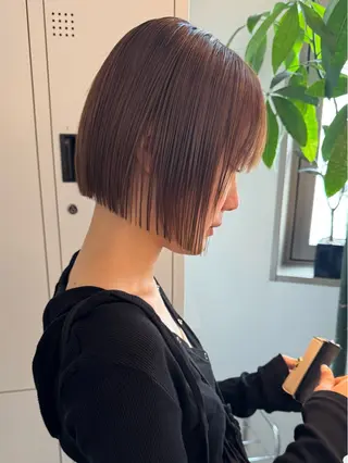 ショート カラー 切りっぱなしボブ レイヤー/縮毛矯正のヘアスタイル