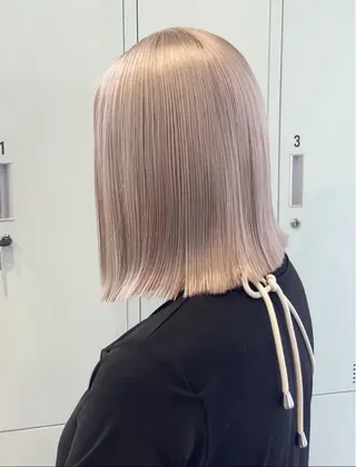 ミディアム カラー みなみ/ブリーチ/ ダイアモンドリリーのヘアスタイル