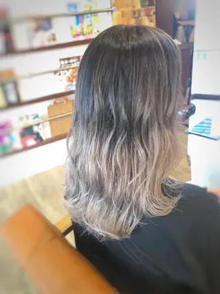 カラー 川本 あゆのヘアスタイル