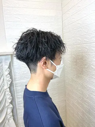 パーマ メンズ 六反 仁哉のヘアスタイル