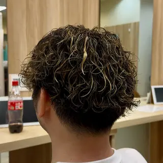 ミディアム 色気のフェザーパーマ 港南台のメンズ美容師のヘアスタイル