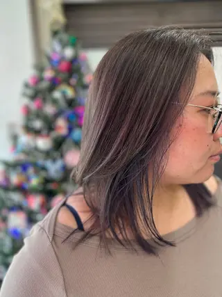 ミディアム レイヤー 艶々カラーのヘアスタイル