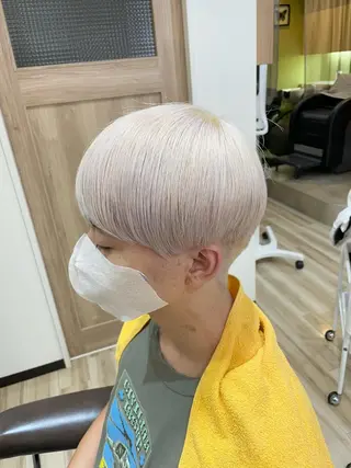ショート カラー メンズ 🌈派手髪ハイトーン 🌈鈴木亮太🌈のヘアスタイル