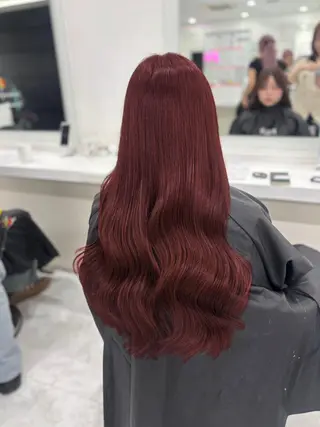 ロング 赤髪/ワインレッド/ 韓国系 まなかのヘアスタイル
