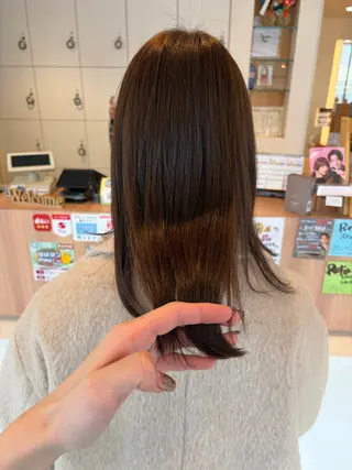 セミロング 岡 愛梨のヘアスタイル