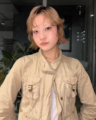 ミディアム 薄暮 マツイ レンのヘアスタイル
